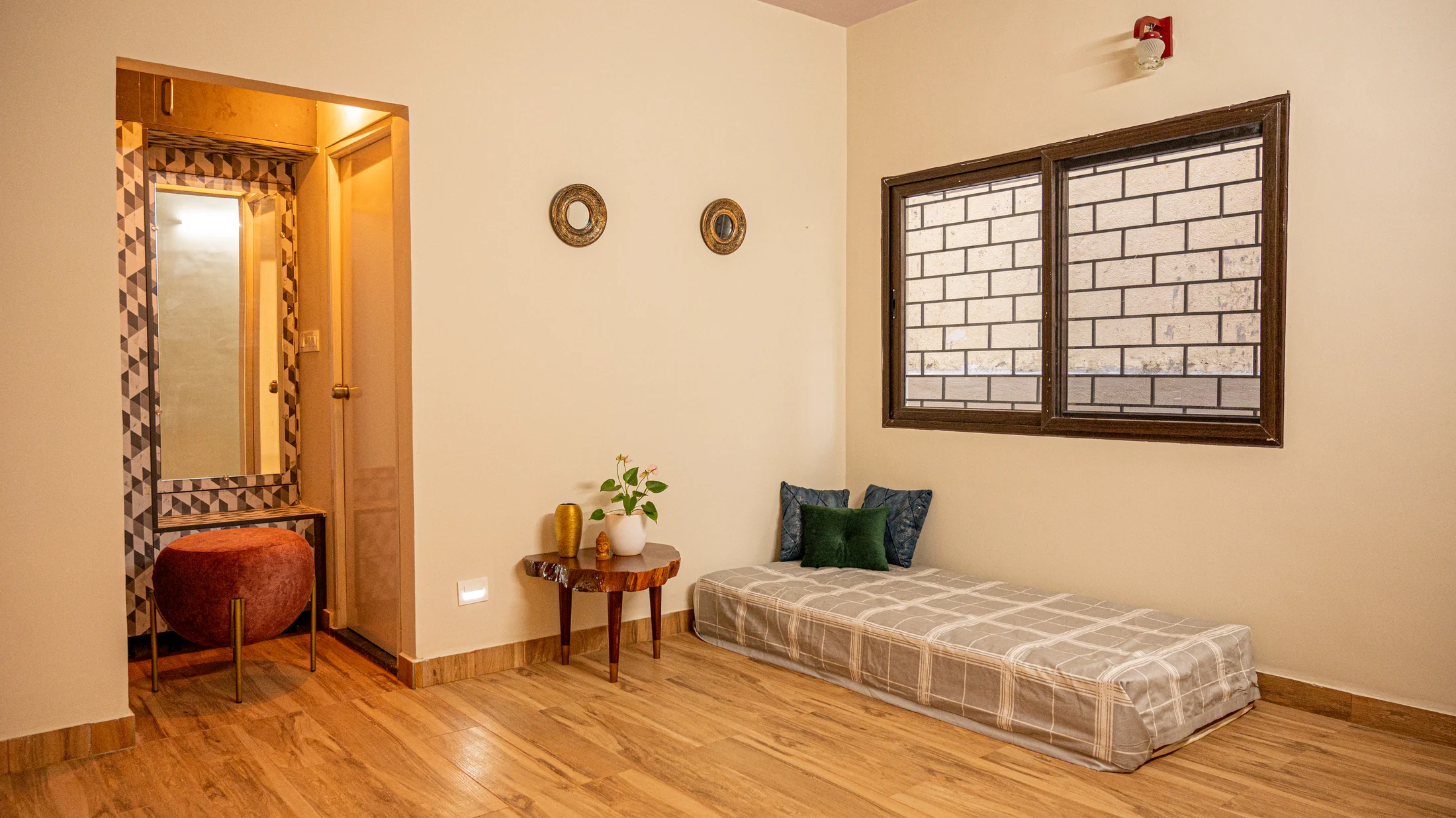 Nikhil Prabhu Residence by Nakhsha Homes