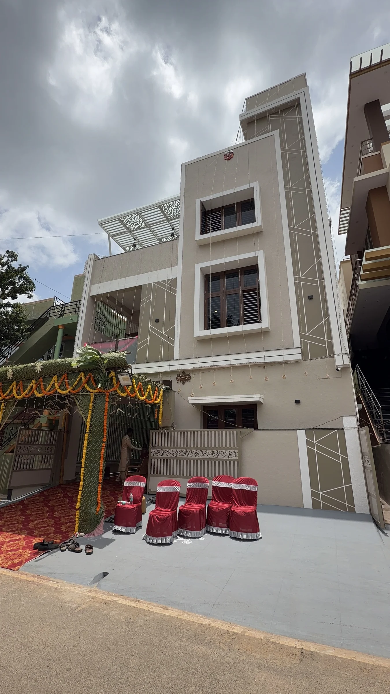 Niranjan Residence by Nakhsha Homes